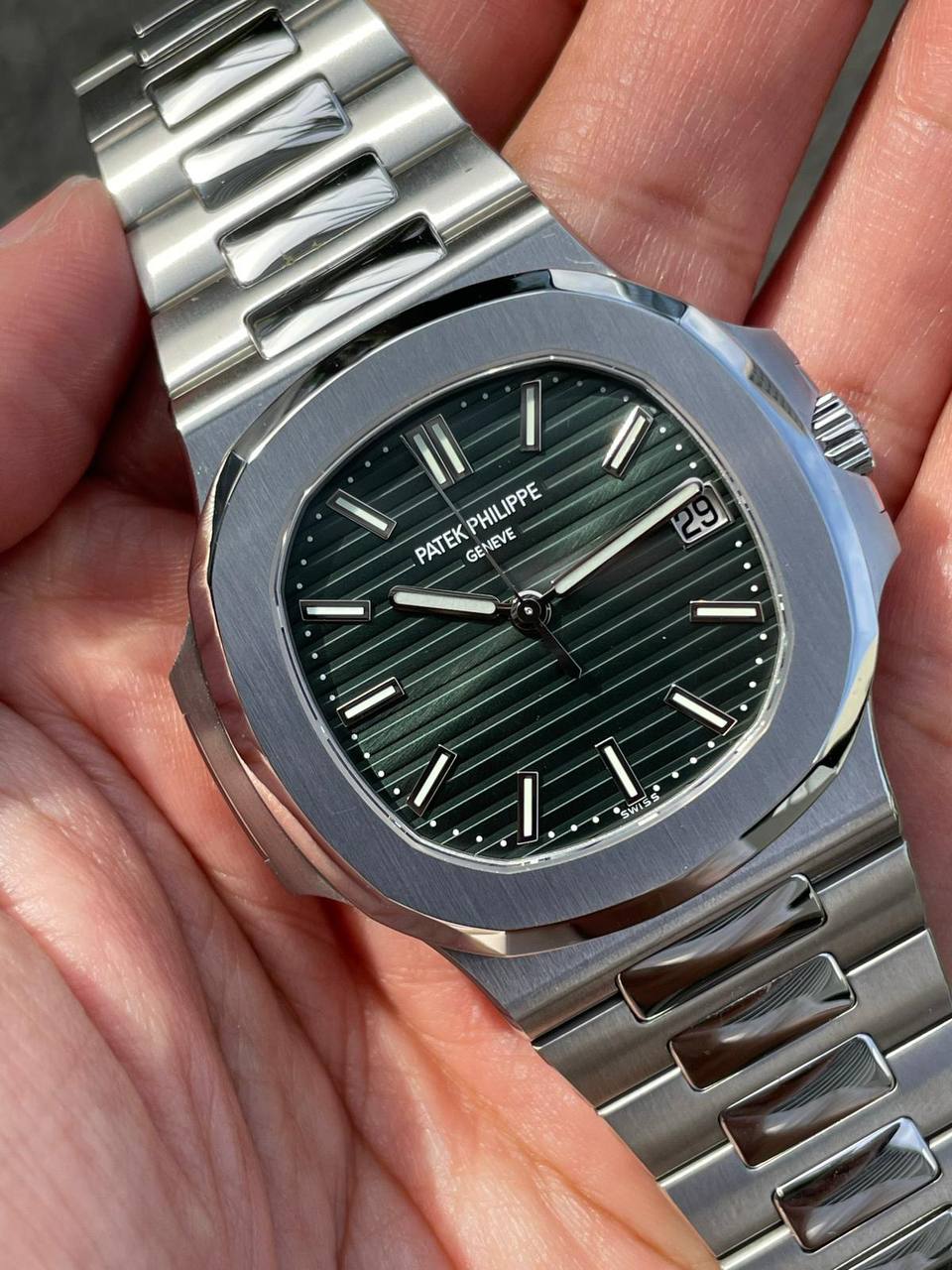 Nautilus green dial hotsell