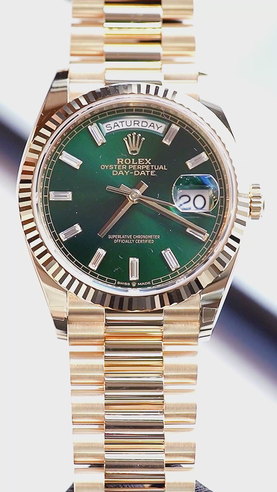 Rolex Day-Date 36 Bright Green Dial Gold Fluted Bezel Yellow Gold Watch 128238